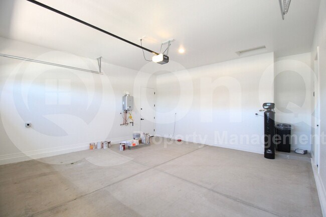Building Photo - 4245 E Bernice St