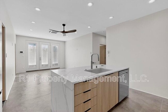 Building Photo - 705 Alcalde Pl SW