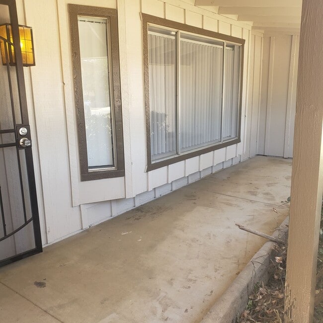 Building Photo - 3847 Vine Ave