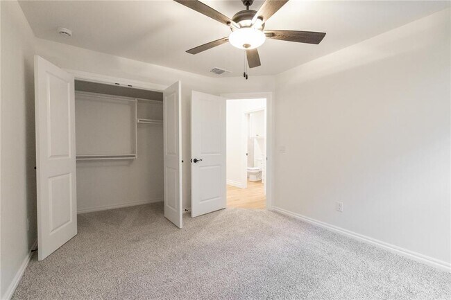 Building Photo - 5732 Lantana Ln