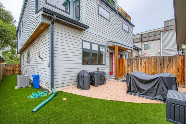 Building Photo - Edge Water Beauty- This is a Must See Home!