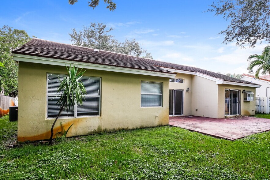 Building Photo - 13101 SW 17th Ct
