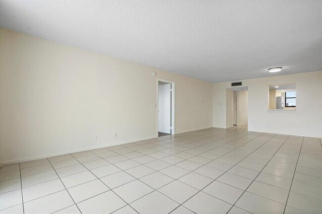 Building Photo - 2707 NE 14th Street Causeway
