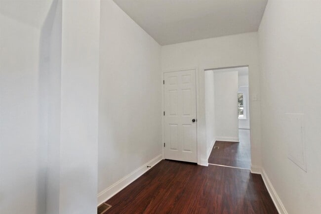 Building Photo - Spacious 5 Bedroom, 2 Bath Home in York City!