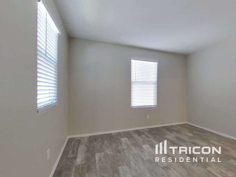 Building Photo - 16562 W Sierra St