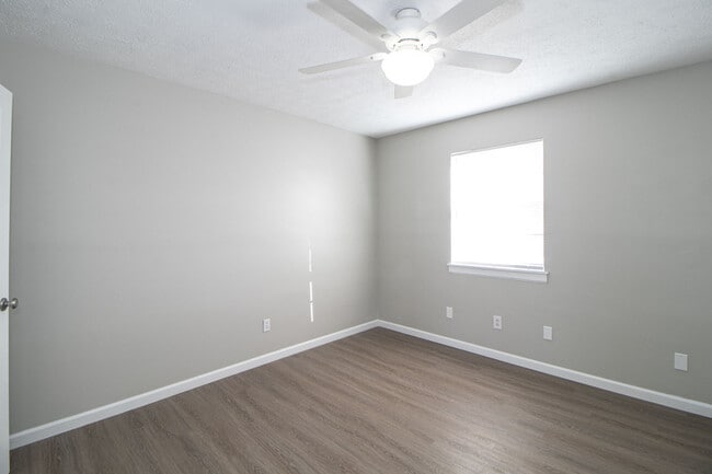 Building Photo - 11-411 Thompsonville Ln