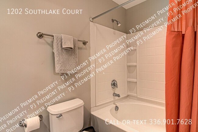 Building Photo - 1202 Southlake Ct