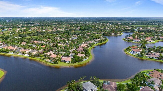 Building Photo - 926 Marina Dr