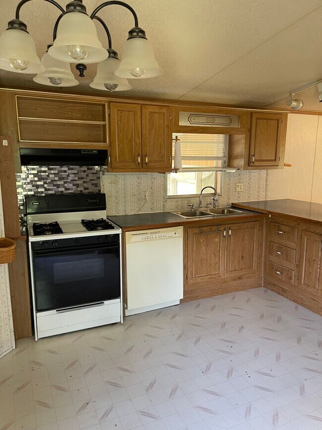 Building Photo - 3 bedroom home Fayetville PA!