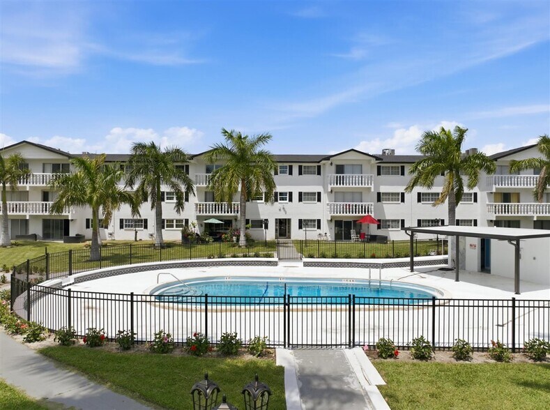 Building Photo - 3706 Broadway