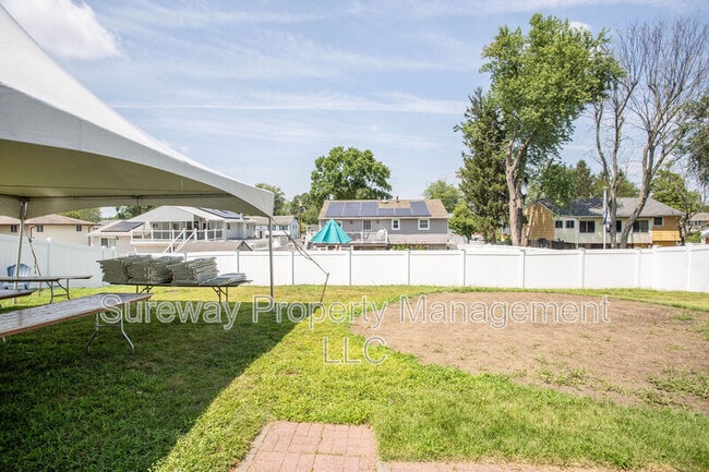 Building Photo - 319 Davistown Rd