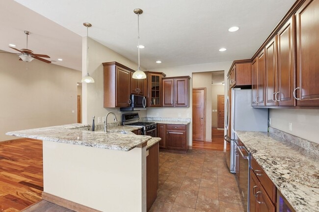 Building Photo - Stunning Appleton Home