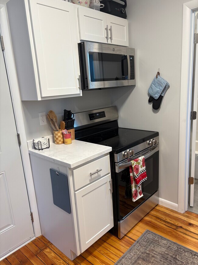 Building Photo - 216 Main St