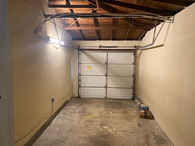 Building Photo - CHARMING COTTAGE IN DOWNTOWN PLEASANTON!