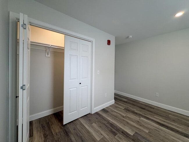 Building Photo - 37 Cottage St