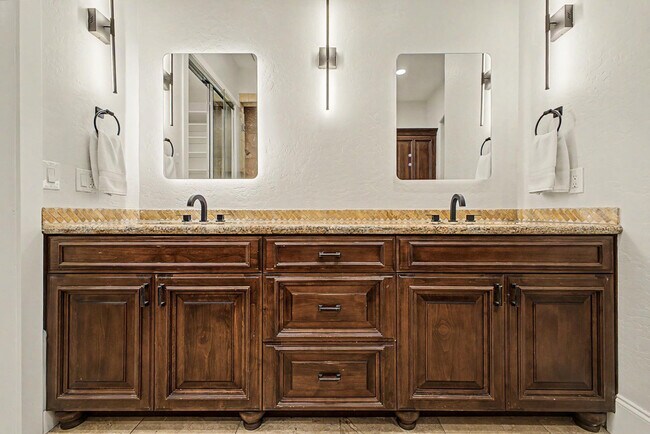 Building Photo - 7262 E Woodsage Ln