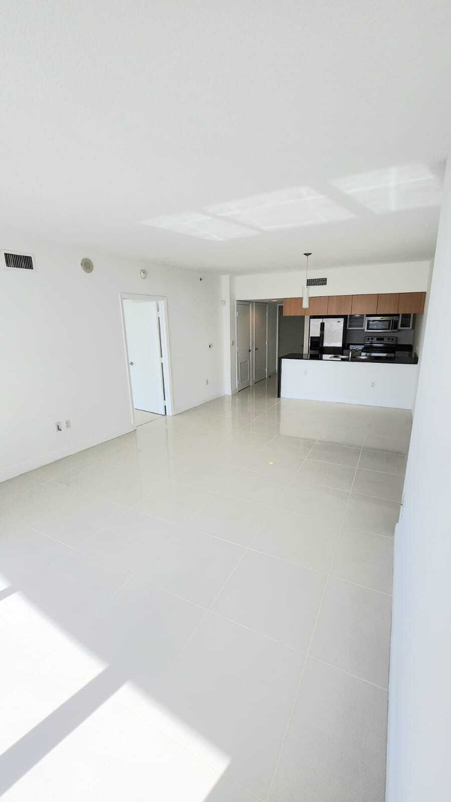 Building Photo - 1750 N Bayshore Dr
