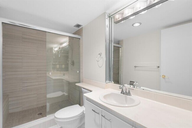 Building Photo - 1149 Hillsboro Mile