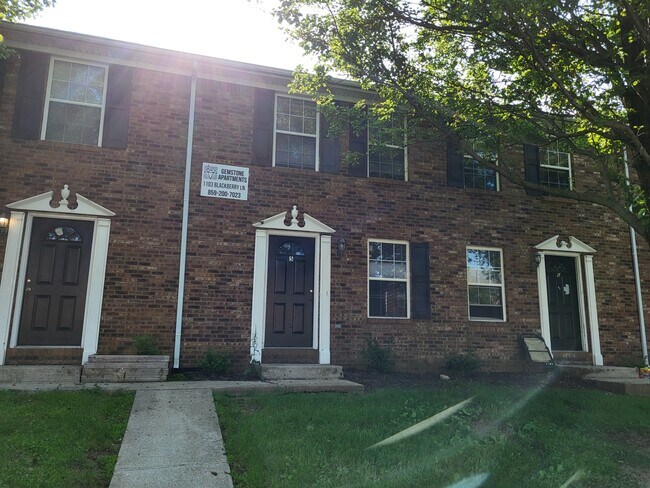 Primary Photo - 1103 Blackberry Ln