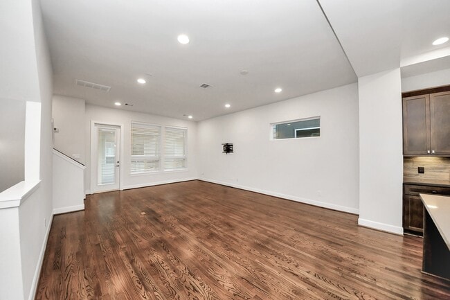 Building Photo - 325 Eado Park Cir