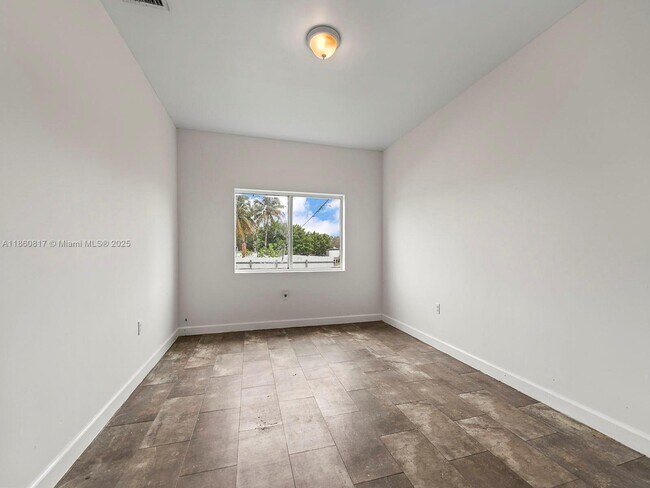 Building Photo - 1514 NW 5th Ave
