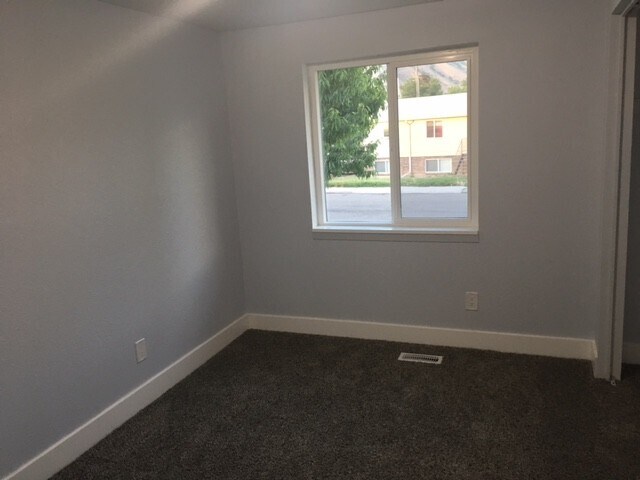 Building Photo - 656 S 170 W