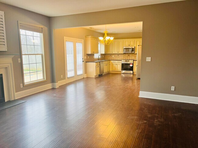 Building Photo - 105 Charing Pl
