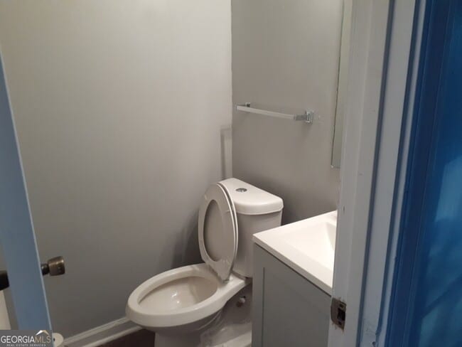 Building Photo - 170 Governors Dr