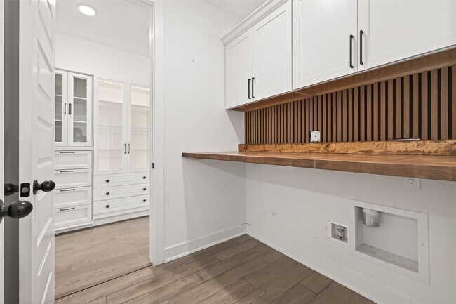 Building Photo - 26307 Aurora Vly Wy