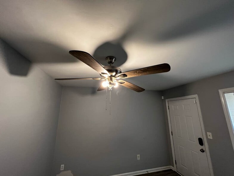 Building Photo - Room in Duplex on Jones Ave NW