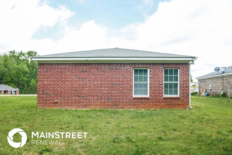 Building Photo - 536 Dove Way