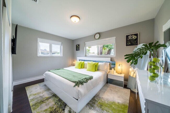 Building Photo - 2101 N 52nd Ave