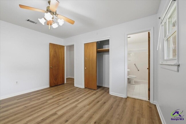 Building Photo - 202 Self St