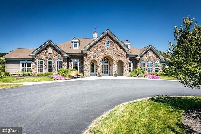 Building Photo - 684 Churchill Rd