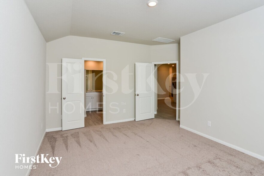 Building Photo - 15015 Maskette Ave