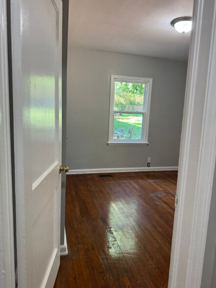 Building Photo - 1833 Ridgeland Dr