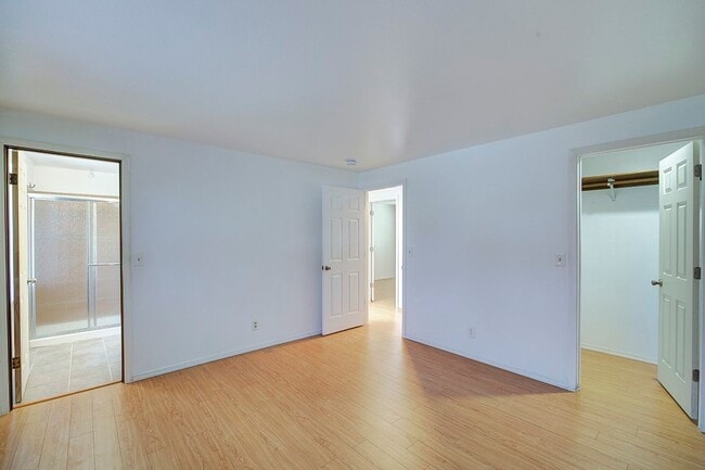 Building Photo - 4Bd/2.25Ba Redmond House