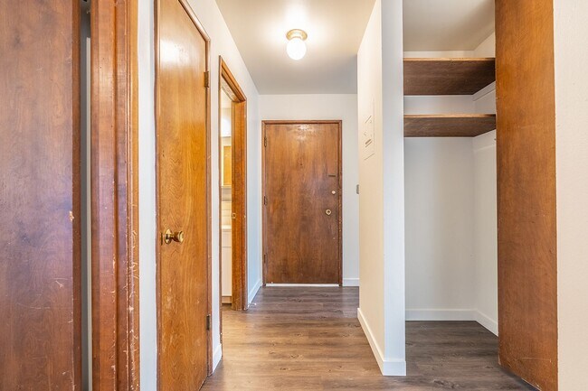 Interior Photo - Kelo