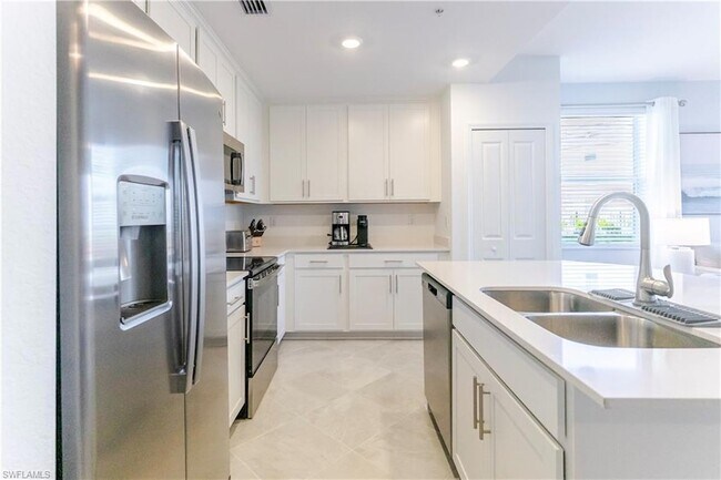 Building Photo - 15345 Grn Acrs Ave