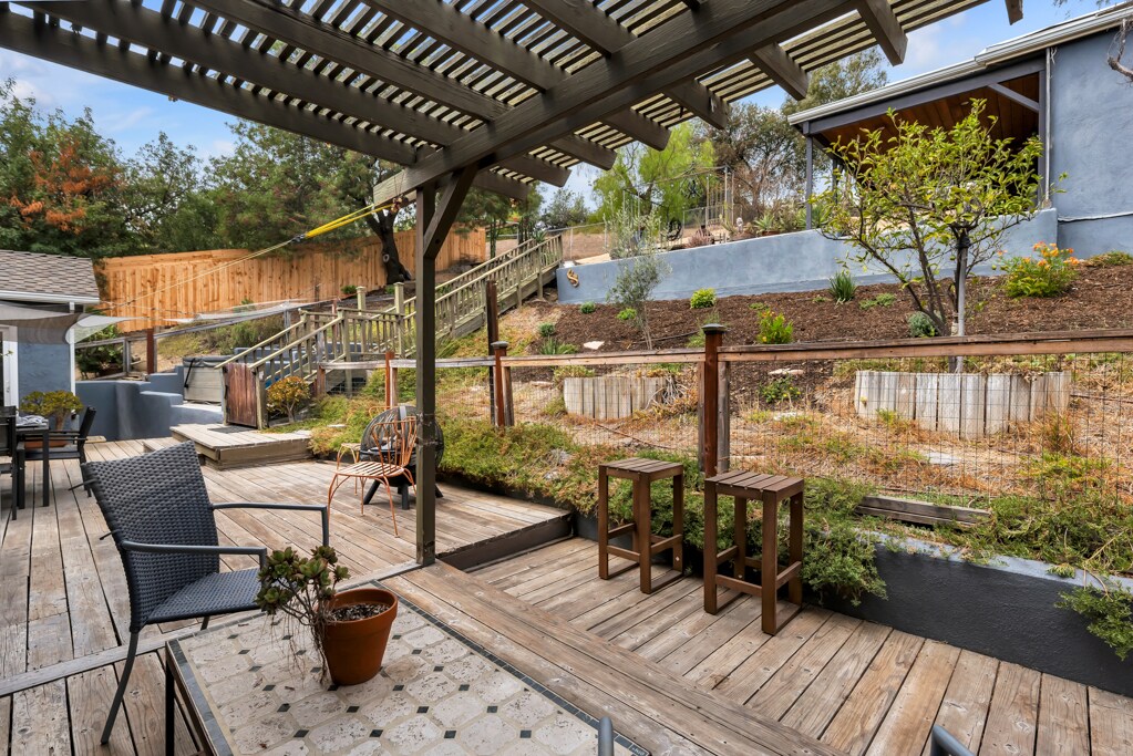 Building Photo - 19419 Oxnard St