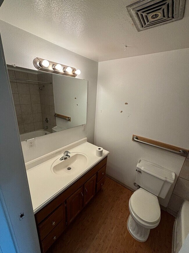 Building Photo - 1446 Turner St