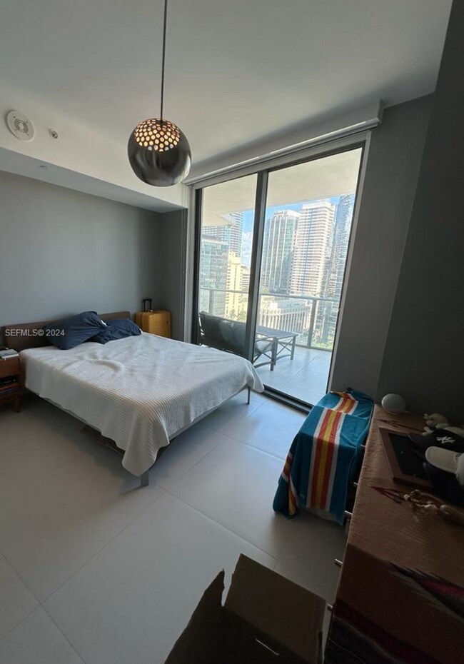 Building Photo - Enjoy this spacious 1-bedroom + DEN unit in an excellent location,