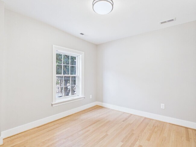 Building Photo - 7 E Franklin St