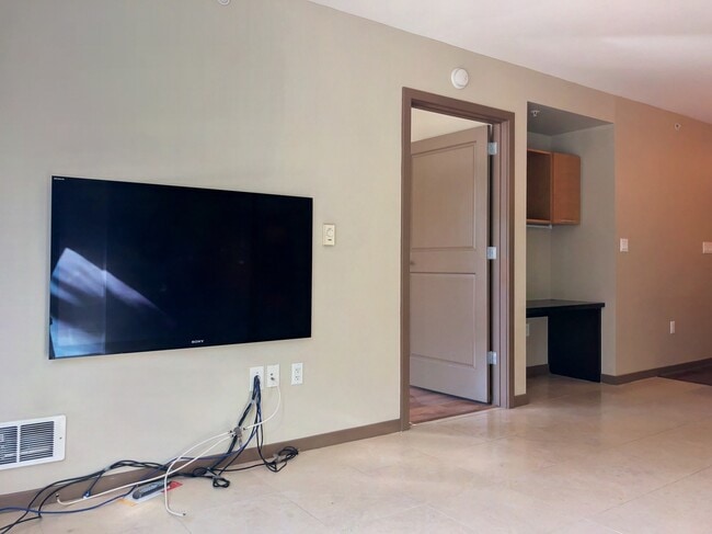 Building Photo - 1 Bed, 1 Bath + Storage - South Beach/SOMA...