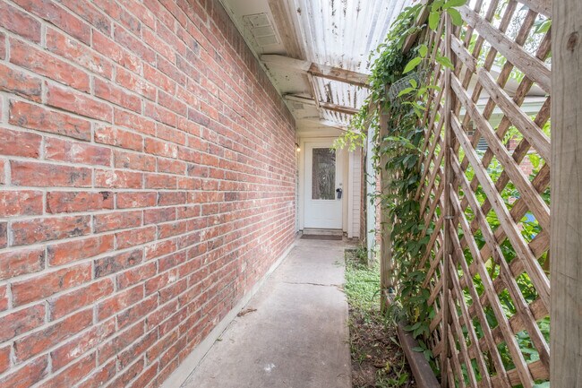 Building Photo - Charming 2-Bedroom, 2-Bath Townhouse in Pflugerville!