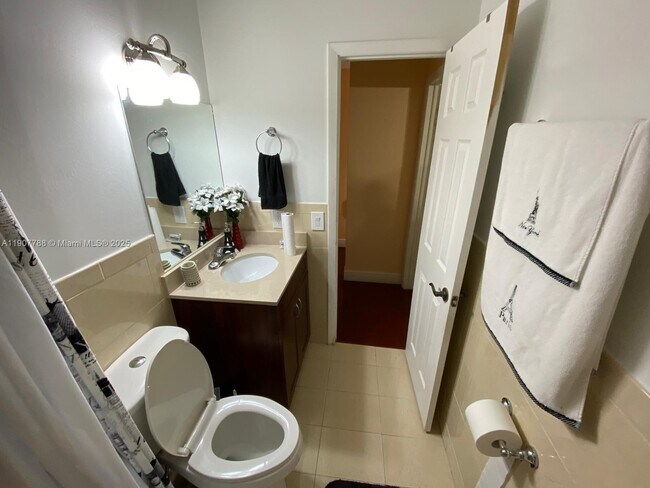 Building Photo - 10934 SW 146th Ave