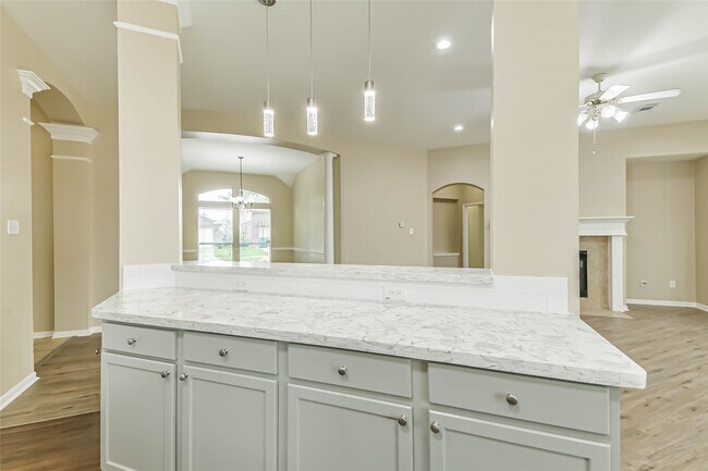 Building Photo - 10542 Oleander Point Dr