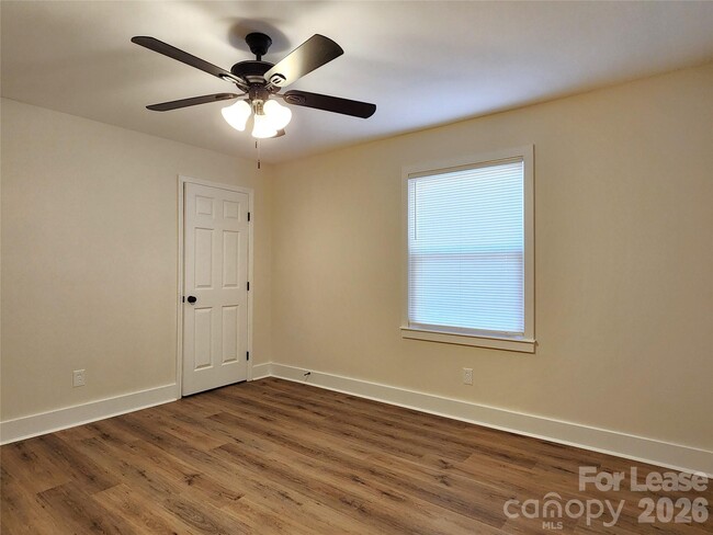 Building Photo - 315 Hamilton Dr NE