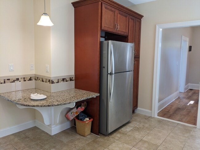 Building Photo - 56 Clayton St