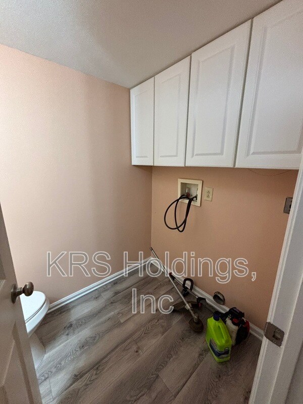 Building Photo - 1235 Thomas Jefferson Pl